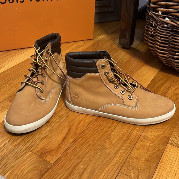 Only worn a few times~ Timberland boots - Picture 5 of 5